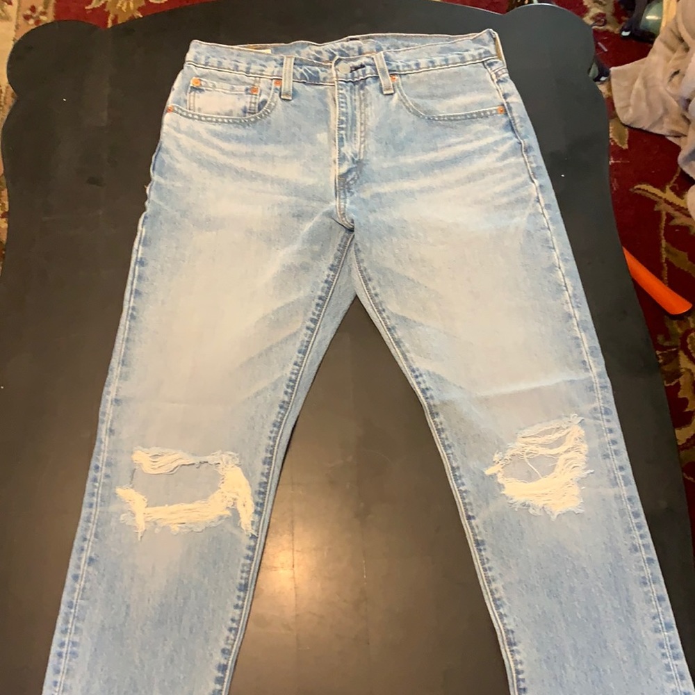 Levi mens  distressed jeans, 31 W 32 L, new no tag